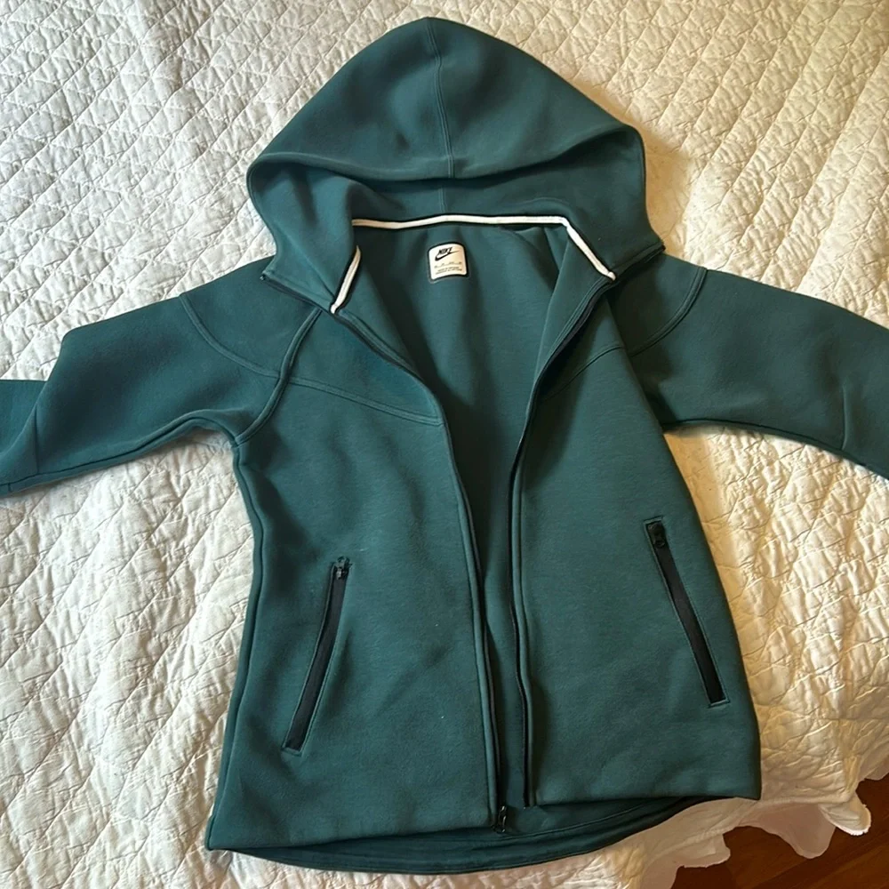 Green Nike tech 🫶 - Picture 4 of 9